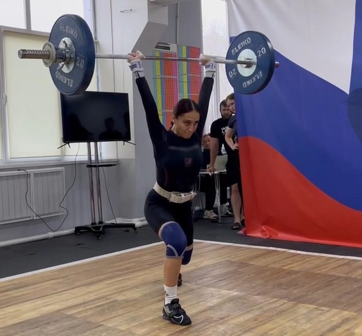    В училище Олимпийского резерва Оренбурга прошли соревнования штангистов Антон Пичурин
