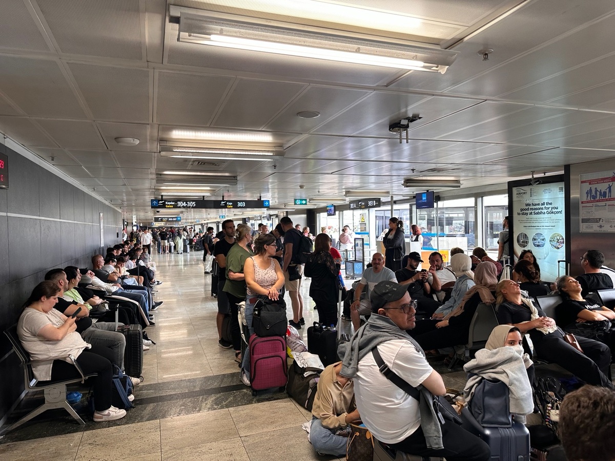 нижний этаж аэропорта Сабиха Гекчен, Стамбул, Турция