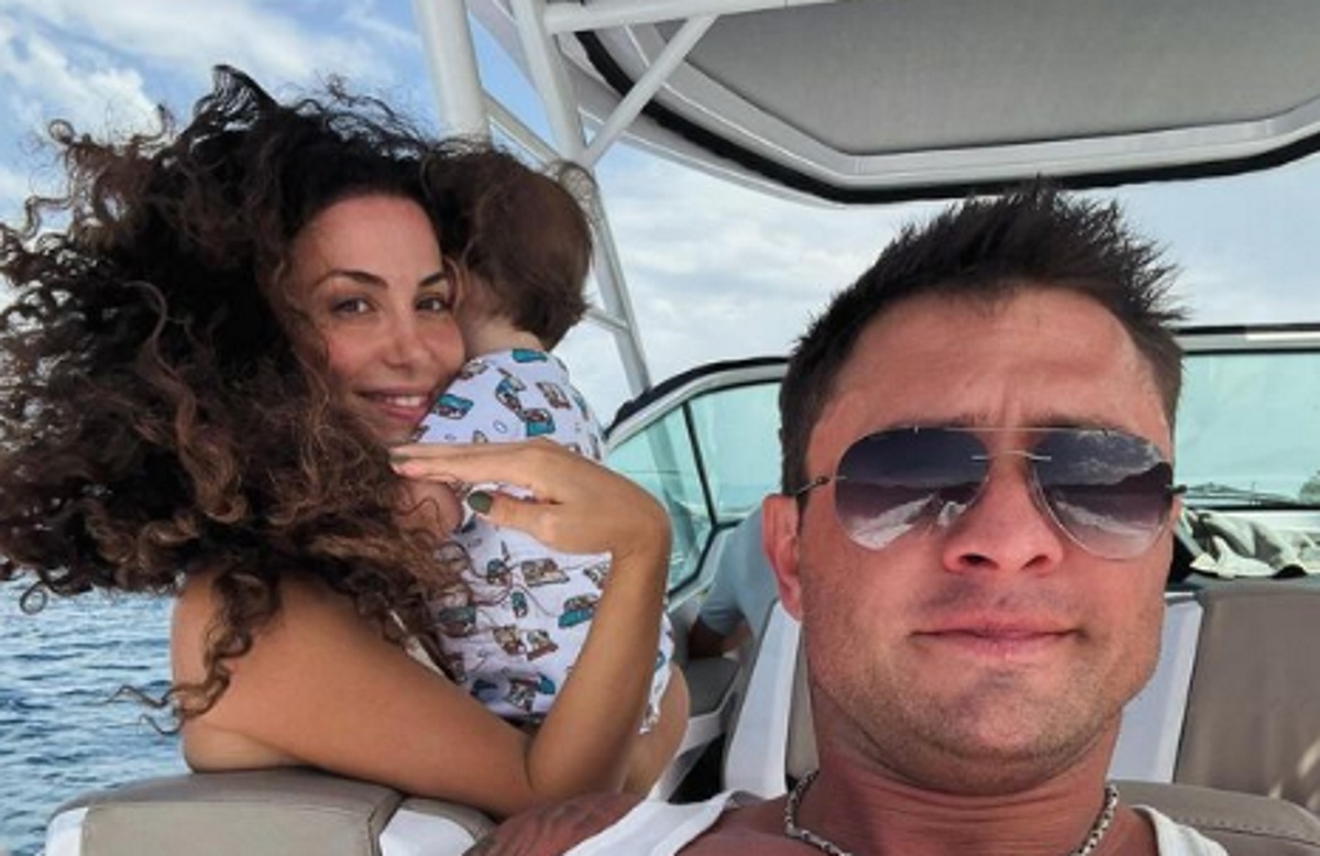 Павел Прилучный с Зепюр Брутян и сыном Микаэлем. Фото: соцсети