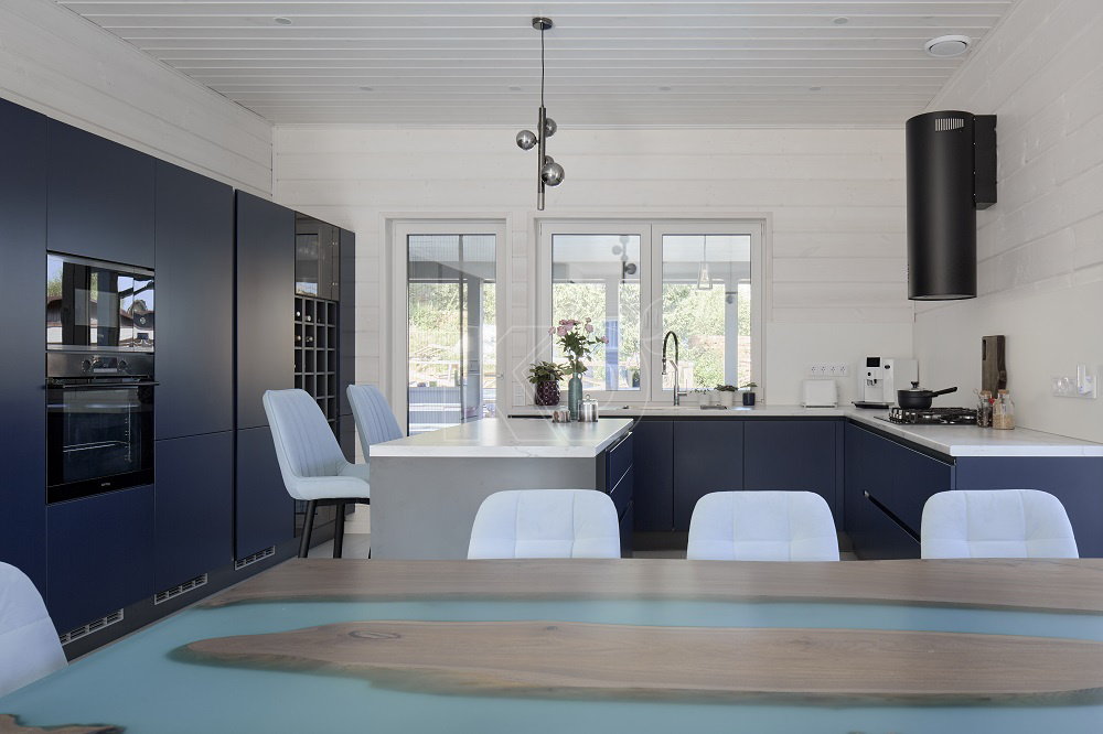  Сдержанный дизайн придает кухне современный и динамичный вид