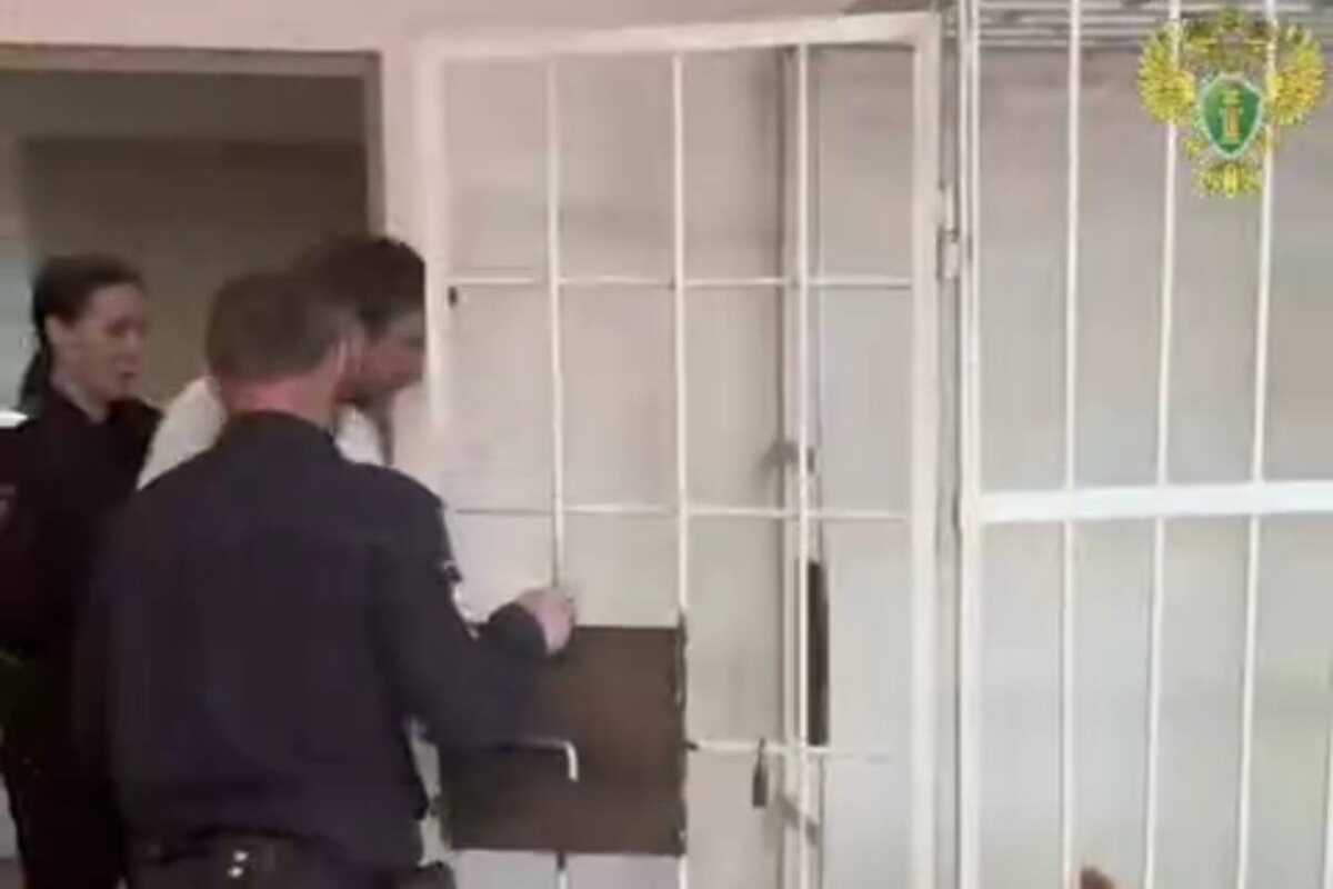    Сначала убил девушку, потом парня: Мужчину, обвиняемого в жестоком убийстве в Орске, взяли под стражу