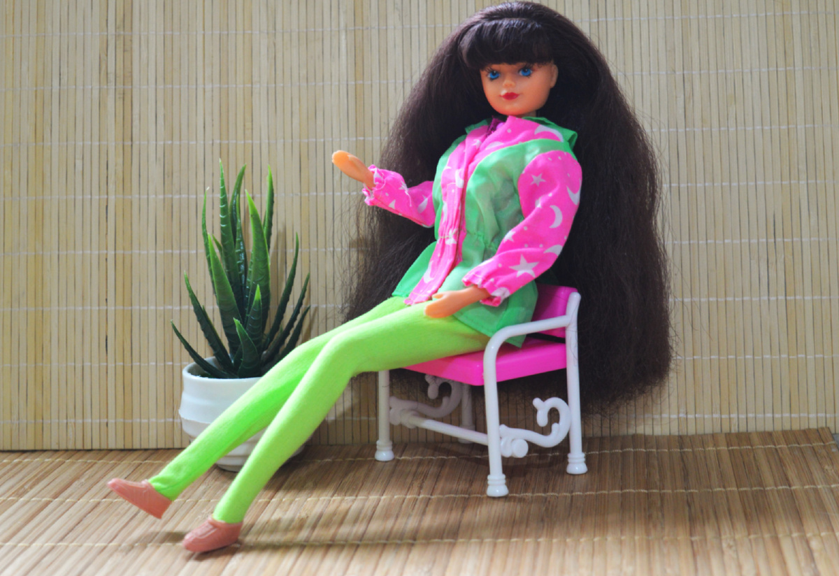 У куколки Санди сохранился родной аутфит.