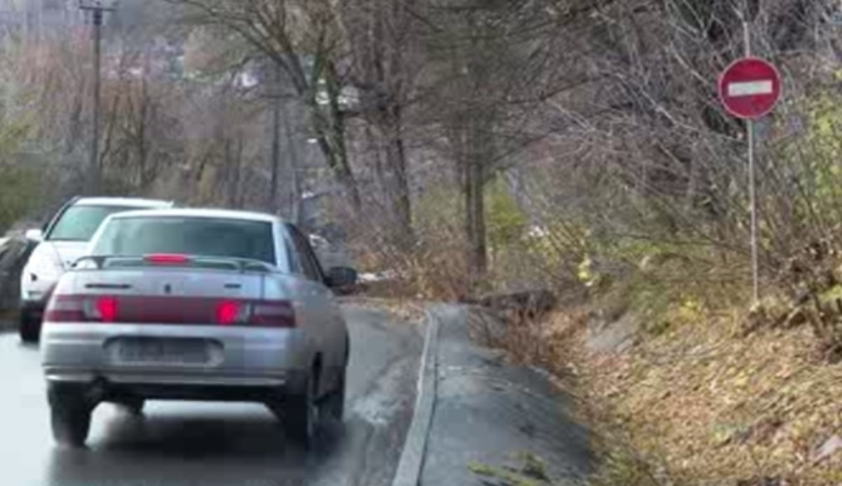    На «пьяной» дороге в Курске уже установили запрещающий дорожный знак