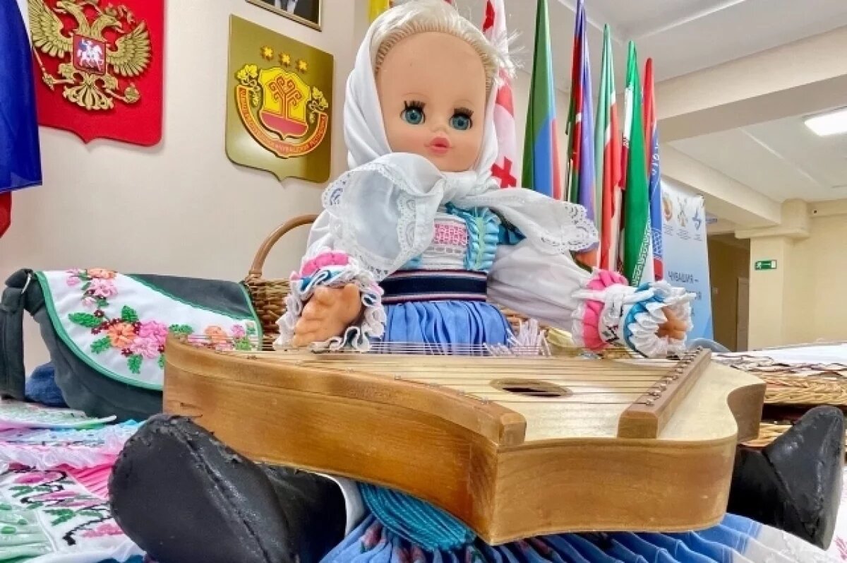    Проект объединил людей разных национальностей.