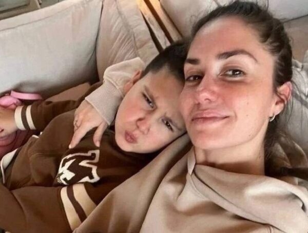    Агата Муцениеце с сыном. Фото: Телеграм