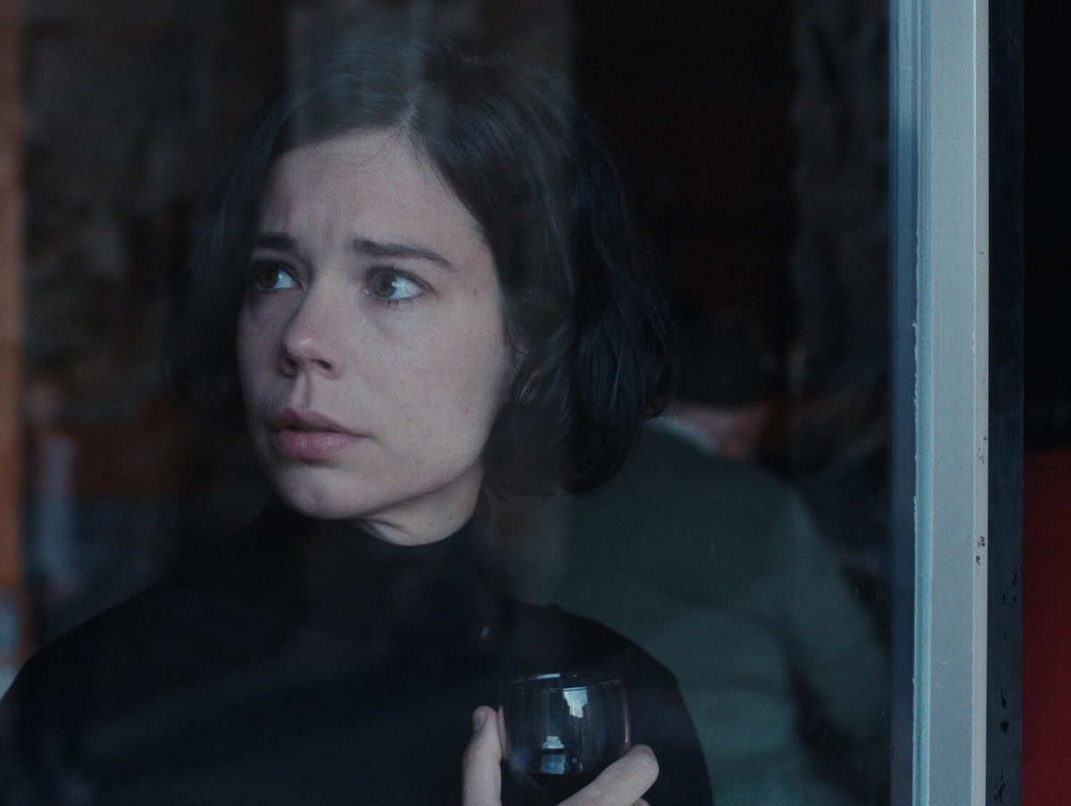 Соседи скорее пугают, чем привлекают ее