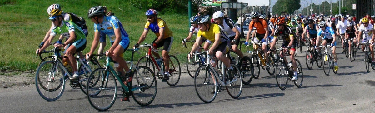 Фото любительской шоссейной велогонки, в которой автор выступал организатором.