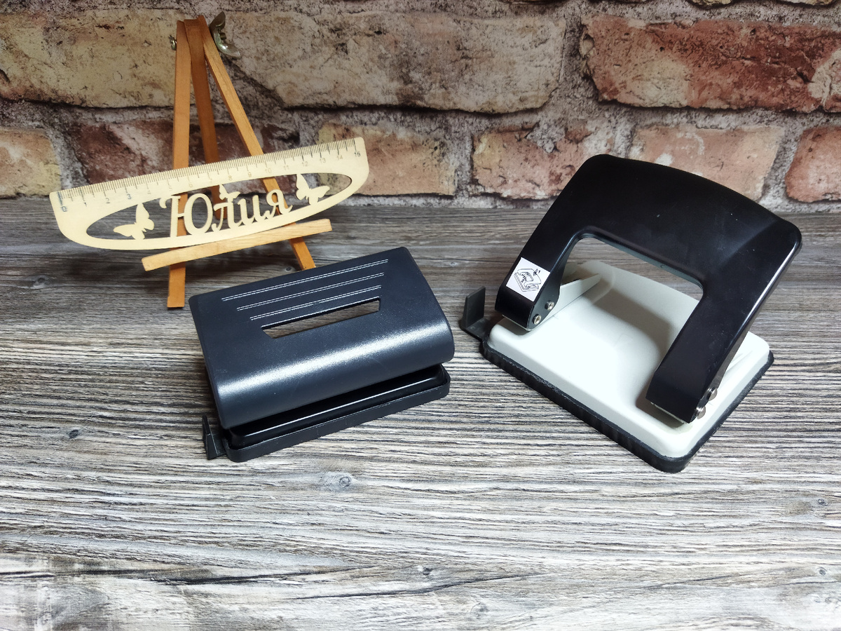 Справа - справляется с пластиком. Слева - нет