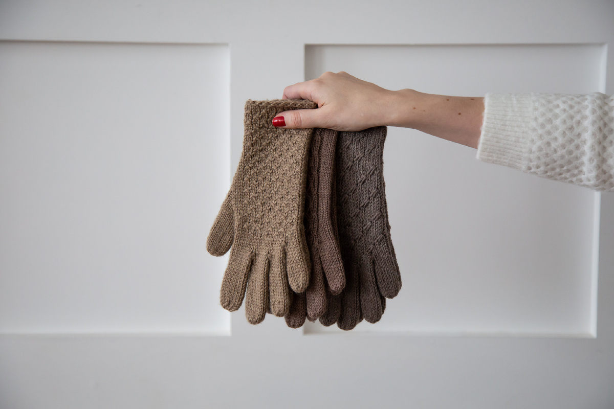 Вязаные перчатки - модель, фото и работа автора by-annike.ru