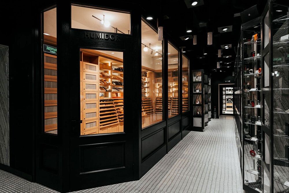 Хьюмидор в сигарном клубе VARVARKA III