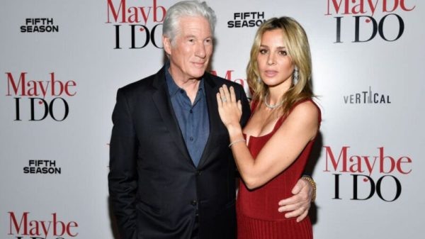    Ричард Гир с женой. Фото: ТВЦ