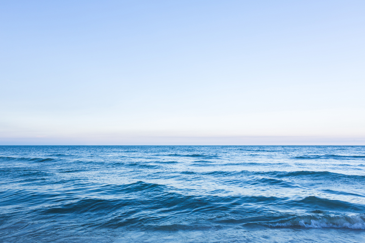 https://ru.freepik.com/free-photo/fantastic-seascape-with-ripples_977674.htm#fromView=search&page=1&position=4&uuid=92b1e2b5-65dd-457a-8dc4-27151aea988a">Изображение от jannoon028 на Freepik</a>