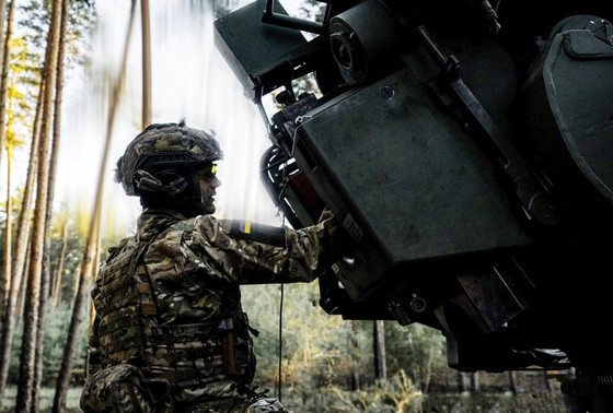    Военнослужащий Вооруженных сил Украины в зоне боевых действий