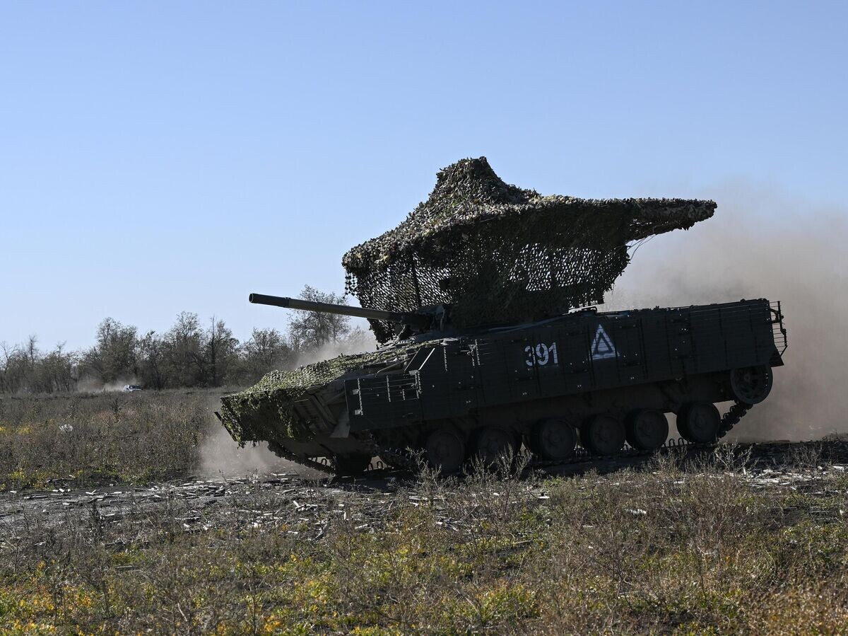    Подготовка экипажей БМП-3 на полигоне в Запорожской области© РИА Новости . Константин Михальчевский