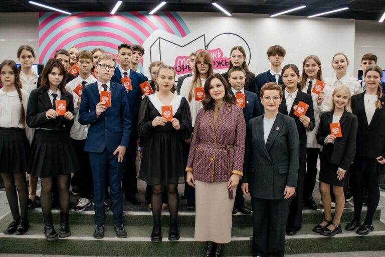    Представители «Движения первых» встретились с председателем Избиркома Оренбуржья Кристина Просвиркина