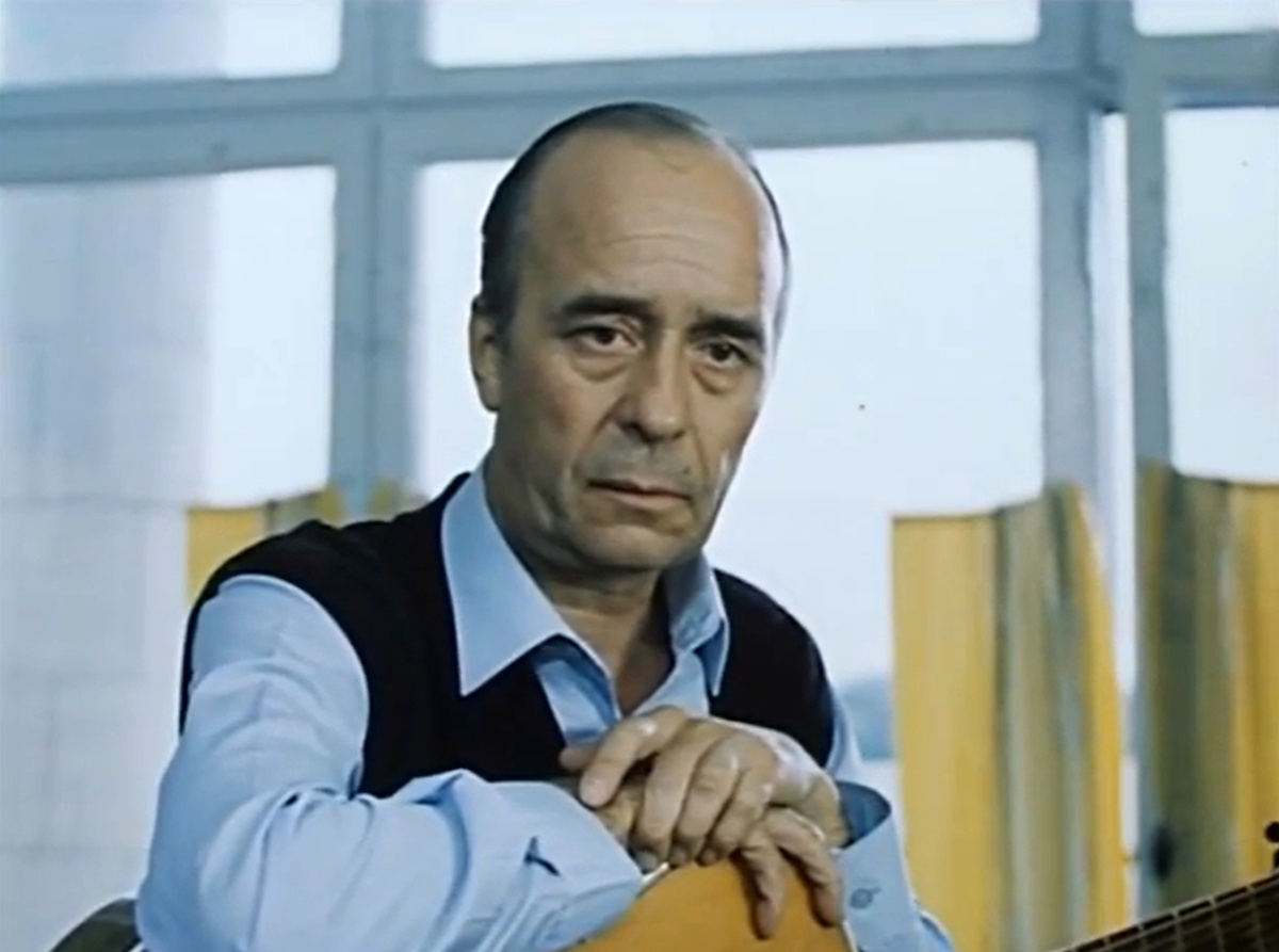Кадр из кинофильма "По главной улице с оркестром", 1986 г., режиссер Петр Тодоровский, сценаристы Александр Буравский, Петр Тодоровский, композитор Петр Тодоровский (скриншот)