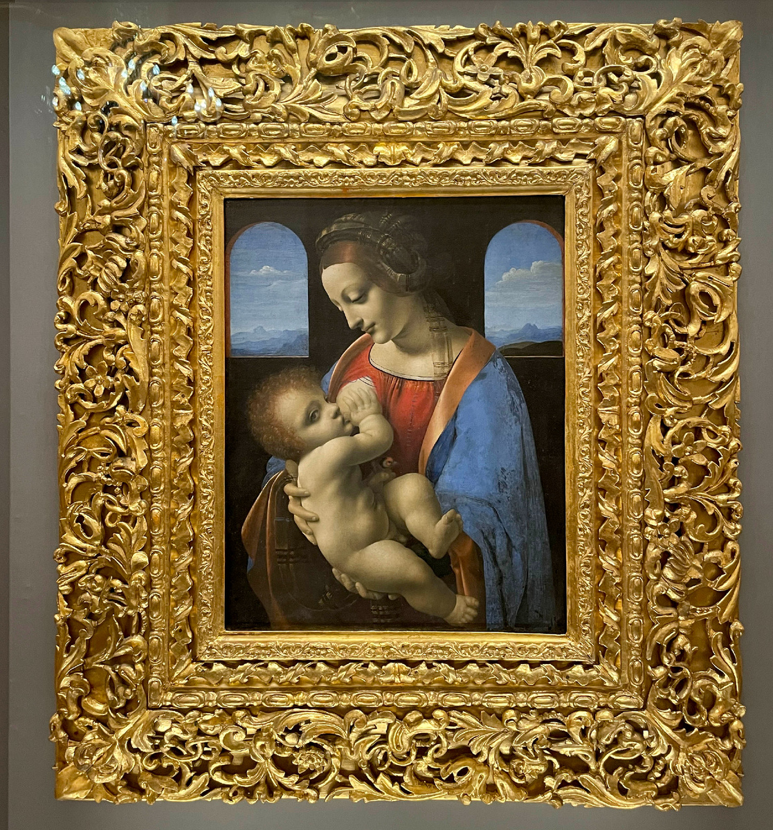 К"Мадонна Литта" кисти Леонардо да Винчи. 