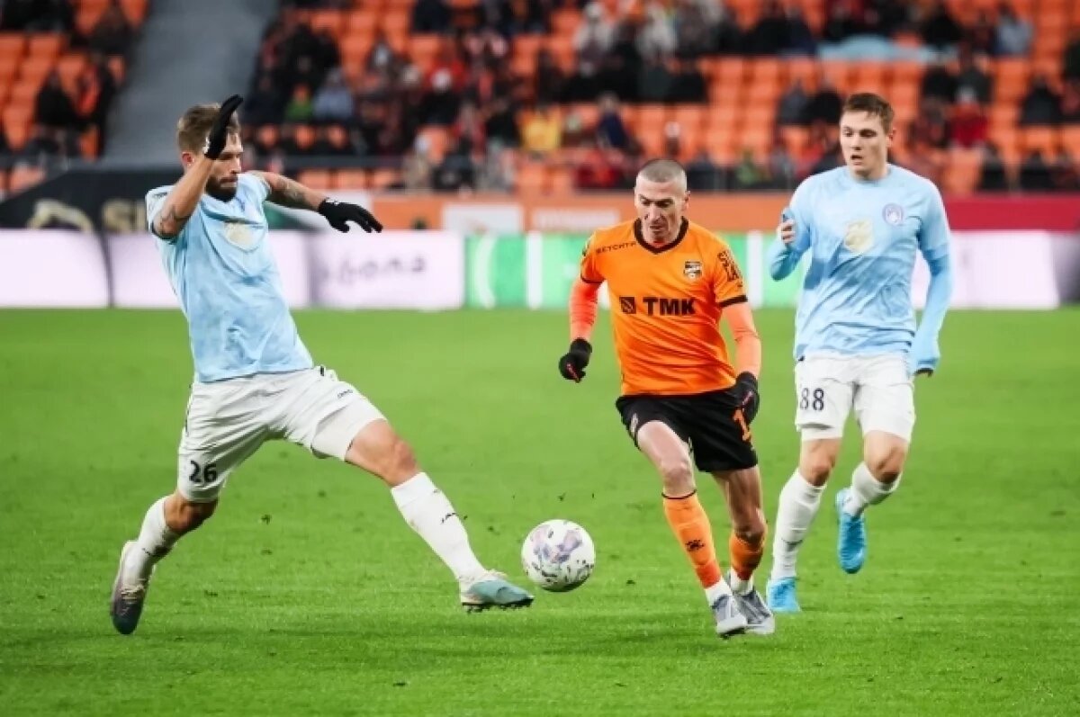    В футбольном клубе «Урал» снова поменяли главного тренера