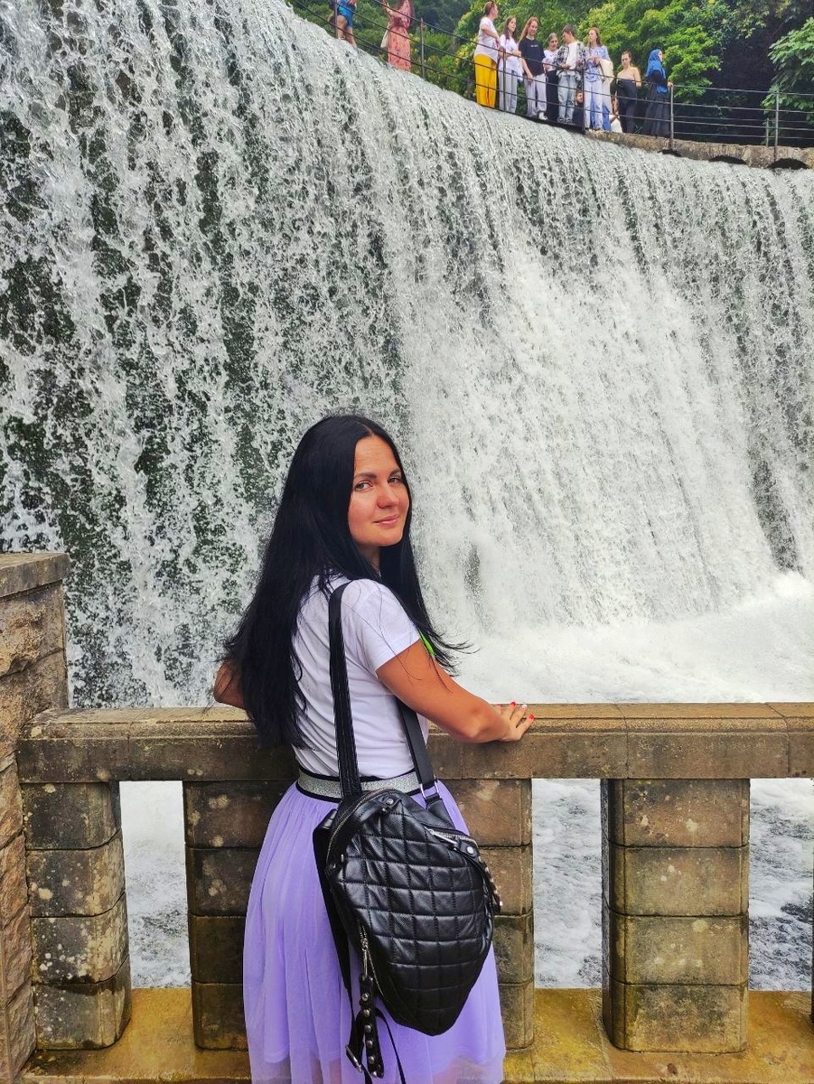 В Абхазии у водопада в Новом Афоне