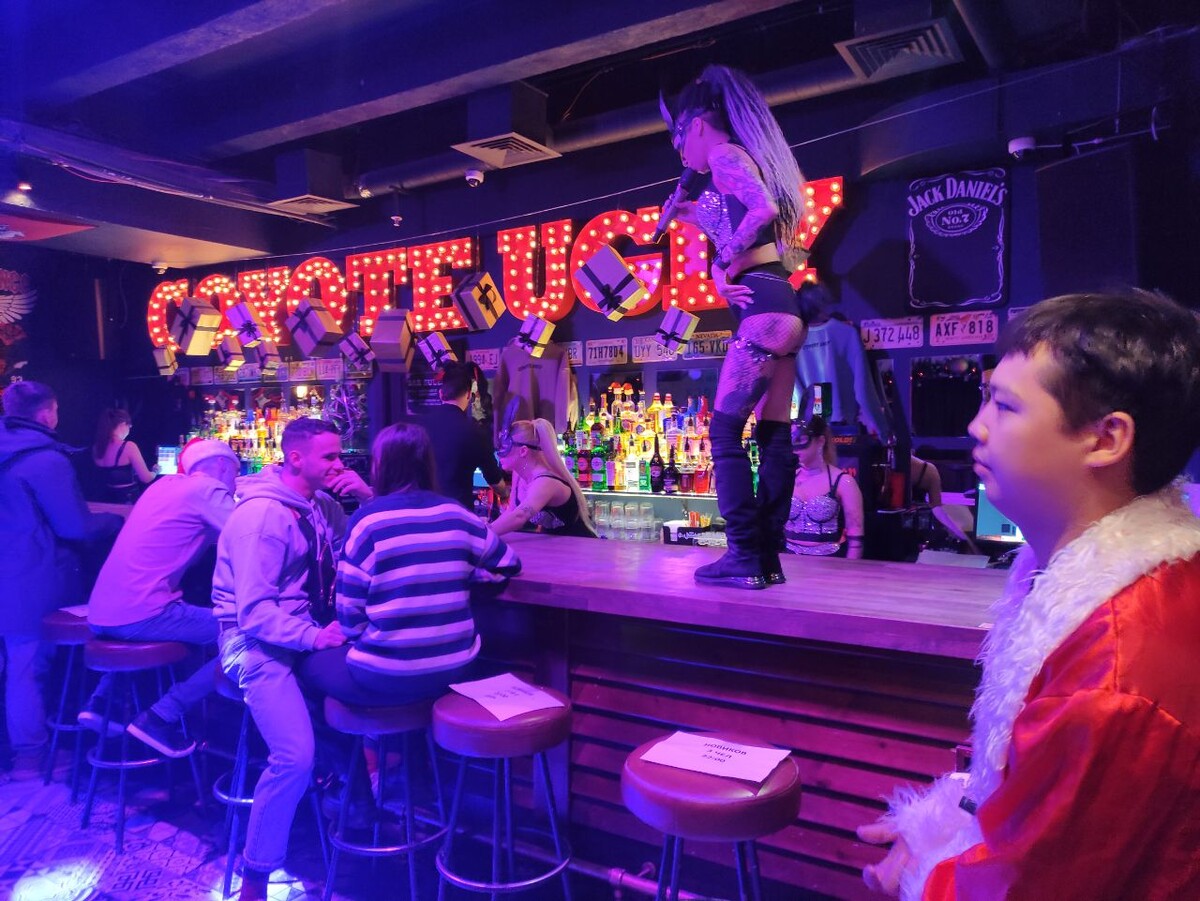 Позапрошлый Новый год в Питере мы встретили в баре "Гадкий Кайот" на Думской