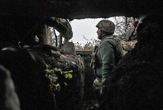    Военнослужащий Вооруженных сил Украины в зоне боевых действий