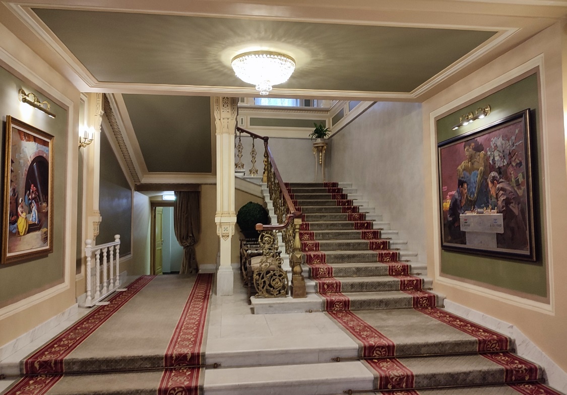 Парадная лестница