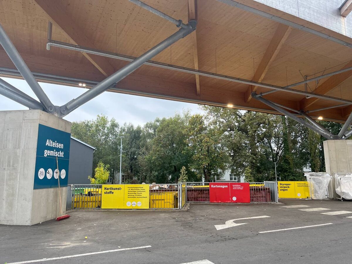 для каждого вида мусора - свое отделение