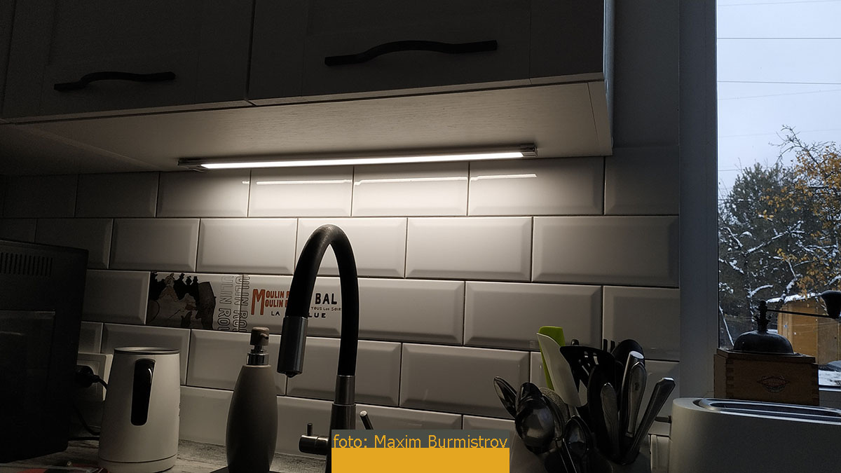 Один из светильников на кухне «дал дуба». Это обидно.