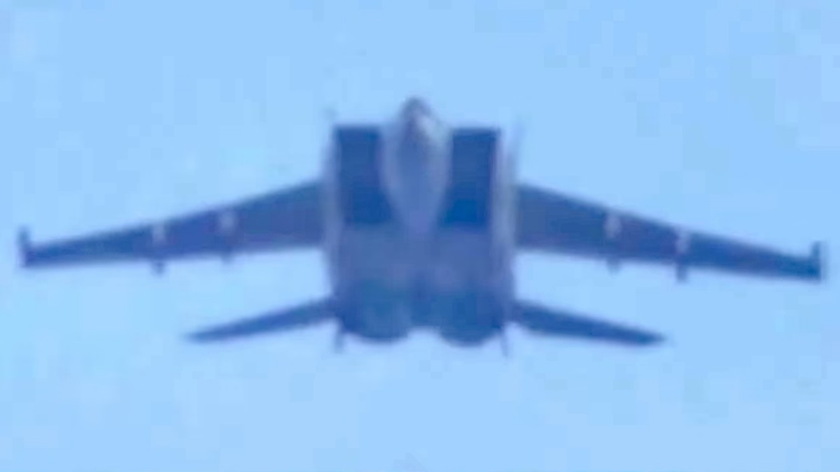 МиГ-25 ВВС Алжира на параде 1 ноября 2024 года в честь 70-ой годовщины начала революционного восстания против французской оккупации страны