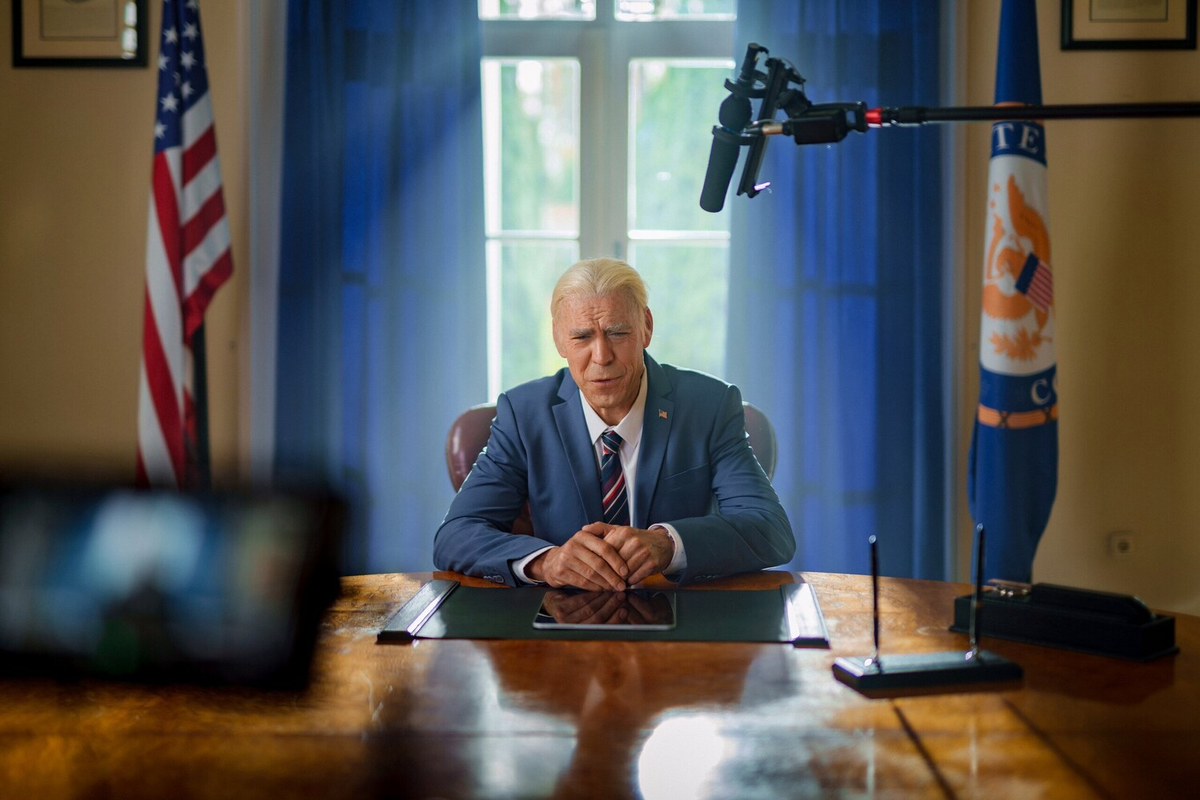 Сериал «Гудбай» 2024: как ТНТ отправил Джо Байдена в Россию в образе Дмитрия Дюжева