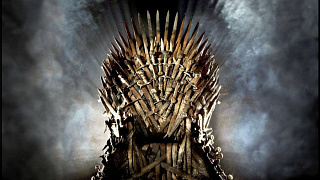 Даже если вы не смотрели "Игру престолов", трон из сериала вам, наверняка, знаком. Уж больно запоминающийся образ создали дизайнеры. 