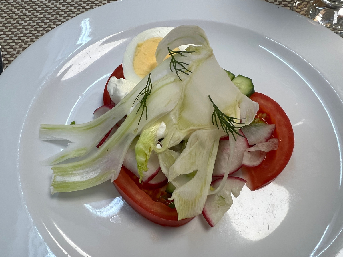 Салат «Весенний» с домашней сметаной 