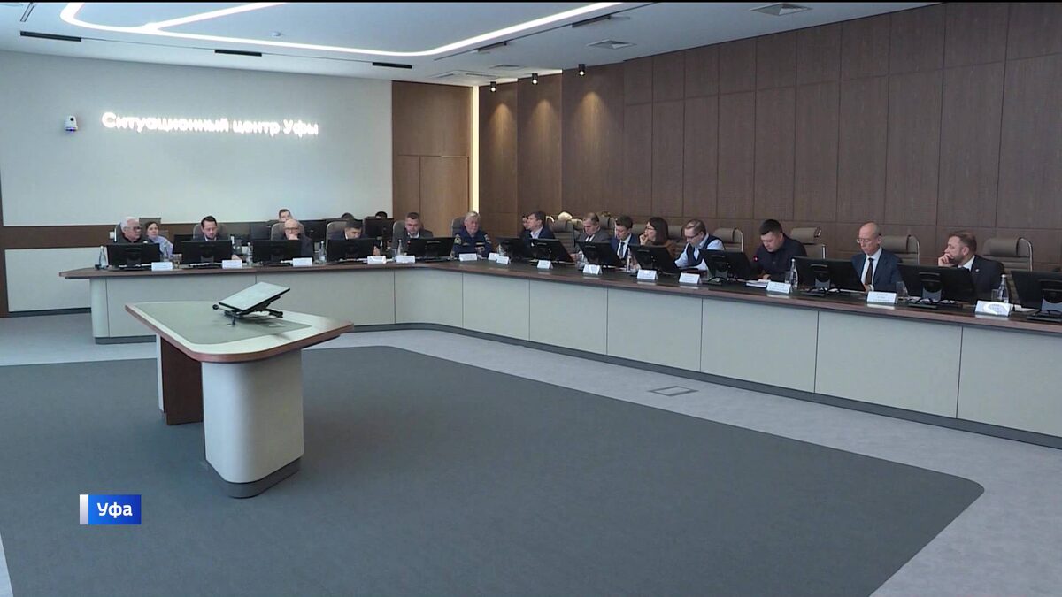    Мэр Уфы Ратмир Мавлиев поручил усилить контроль за уборкой снега