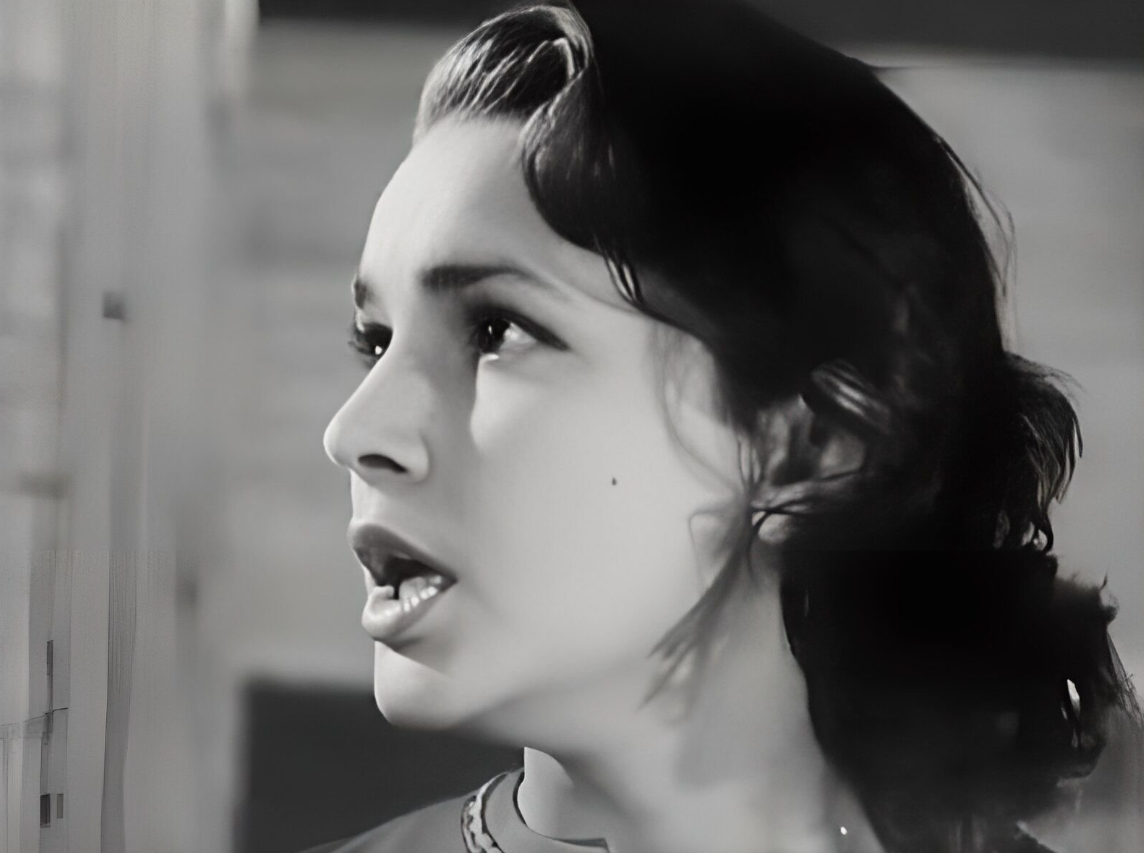 Инна Бурдученко  в картине "Цветок на камне"