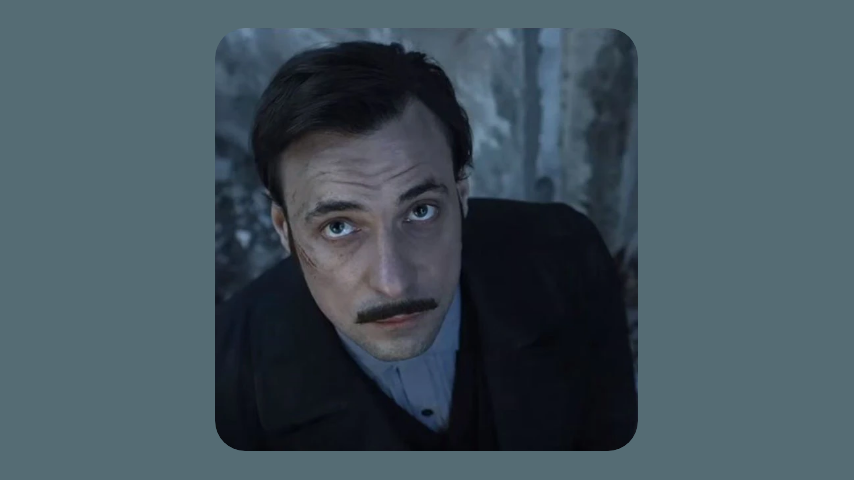 Евгений Цыганов в роли Чичикова. 