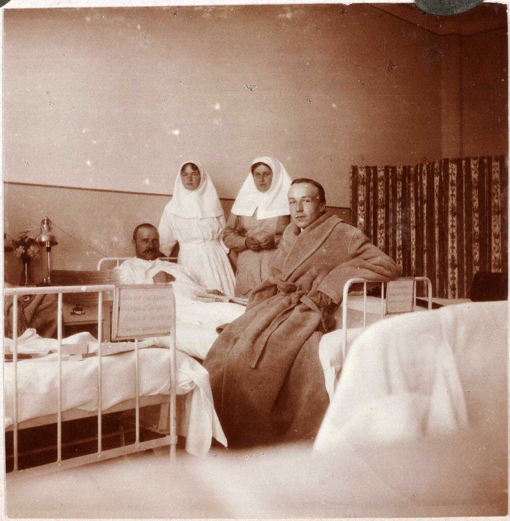 Анна Танеева и Царевна Татьяна Николаевна в госпитале 