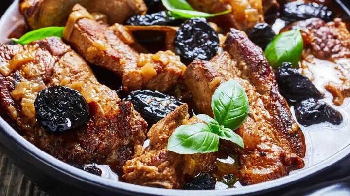 Свинина с черносливом