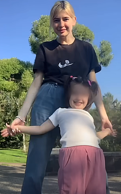 Фотография Виолетты и Оливии