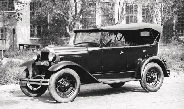 История автомобилей «Москвич» началась в 1930-м и неразрывно связана с одноименным предприятием, носившим длинное название — Московский автосборочный завод имени Коммунистического интернационала молодежи (Фото: autowp.ru)