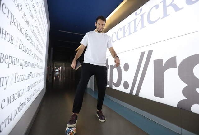    В редакции "Российской газеты" Гильерме чувствовал себя как дома. / Сергей Куксин