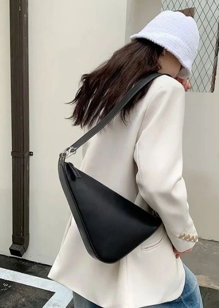 Сумка в форме неправильного треугольника