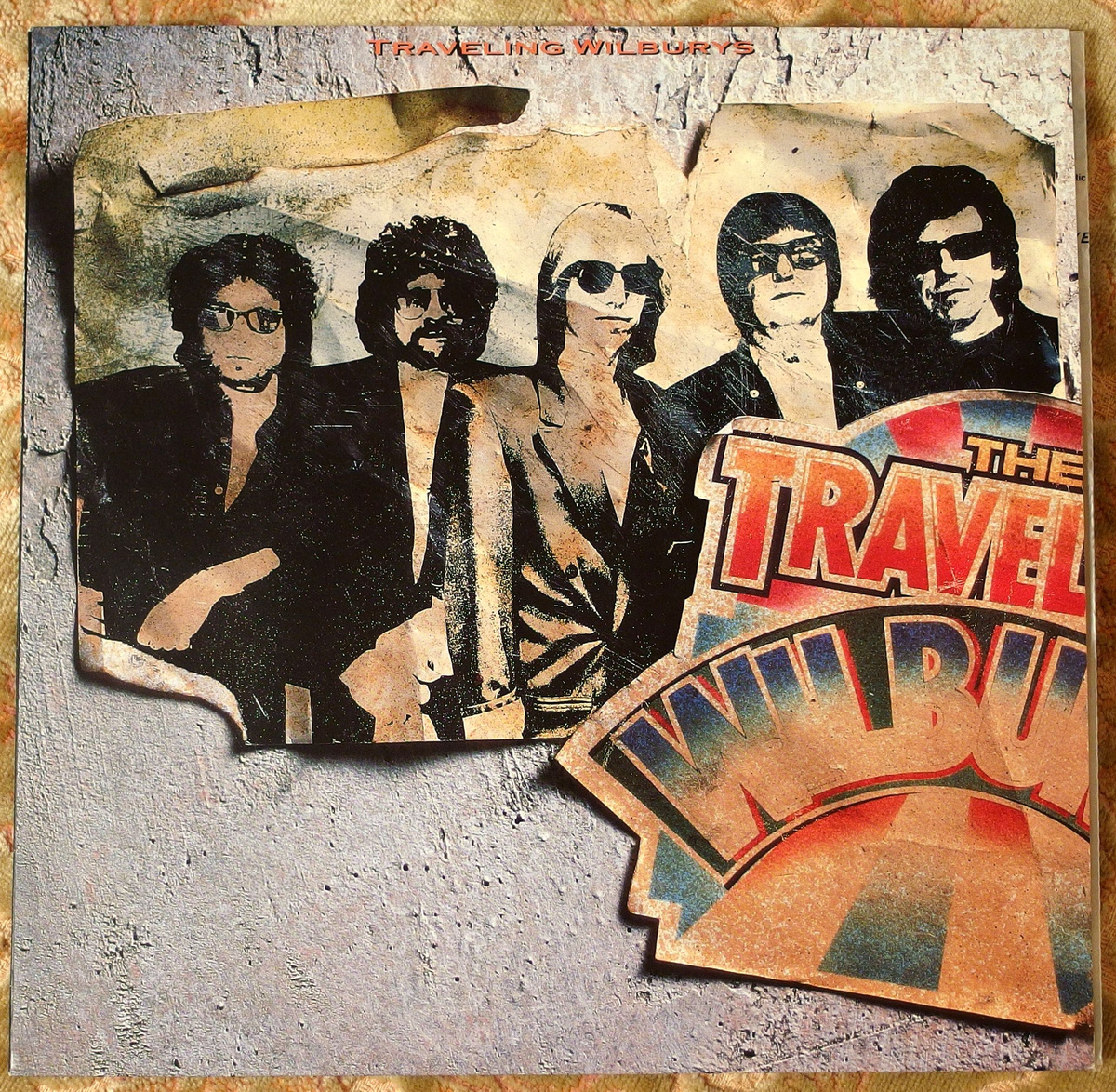 Ну, и оформление сравните (не только качество полиграфии, но и расположение участников).