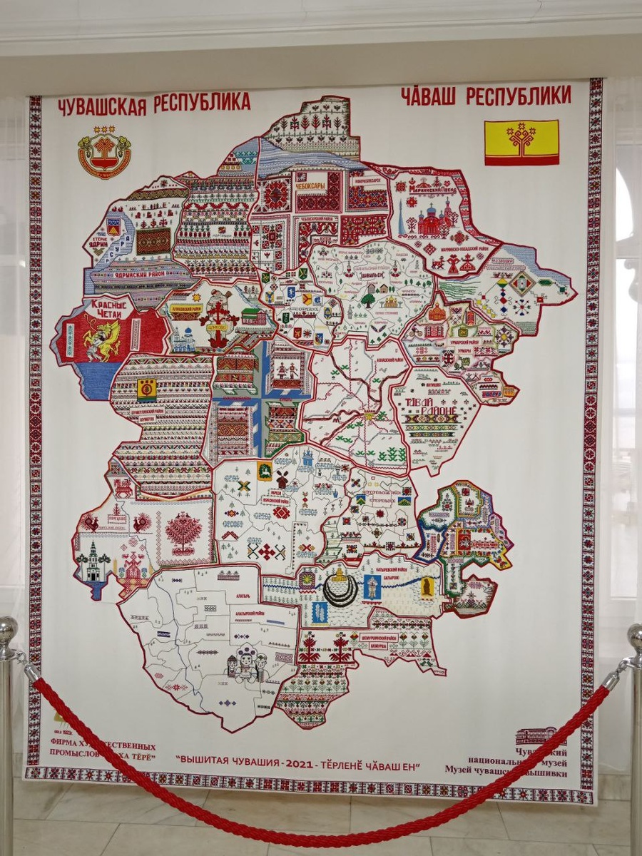 Вышитая вручную карта Чувашии. Национальный музей в Чебоксарах