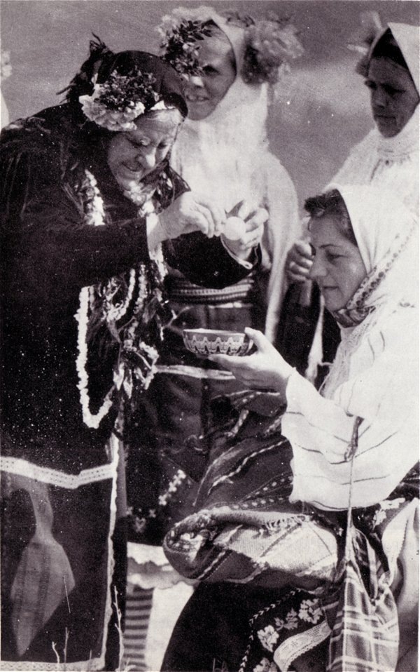 Празднование Бабиндена в селе Сенокос Толбухинского района Болгарии. Середина XX века.