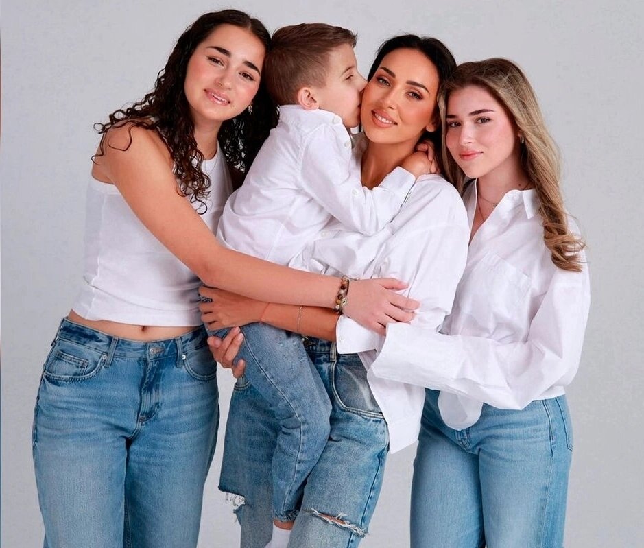 Алсу и ее дети (фото от нее самой из соцсетей): Сафина, Микелла и Рафаэль