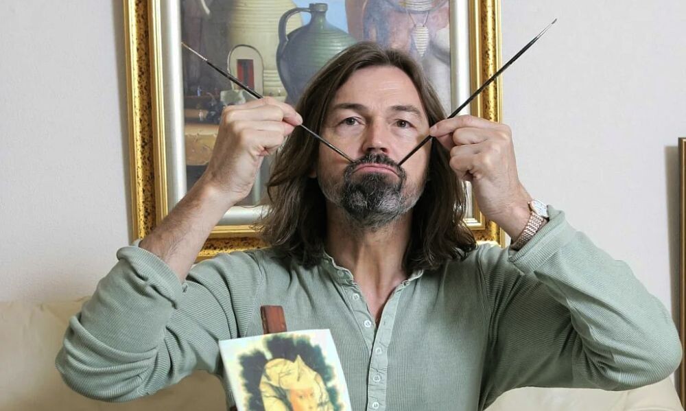 Картины художника далеко не дёшевы, но заказчиков у него хватает