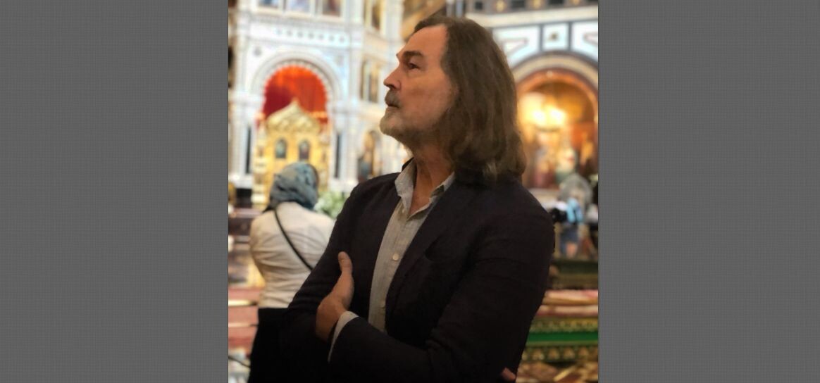 Никас себя часто называет влюблённым в жизнь и искусство