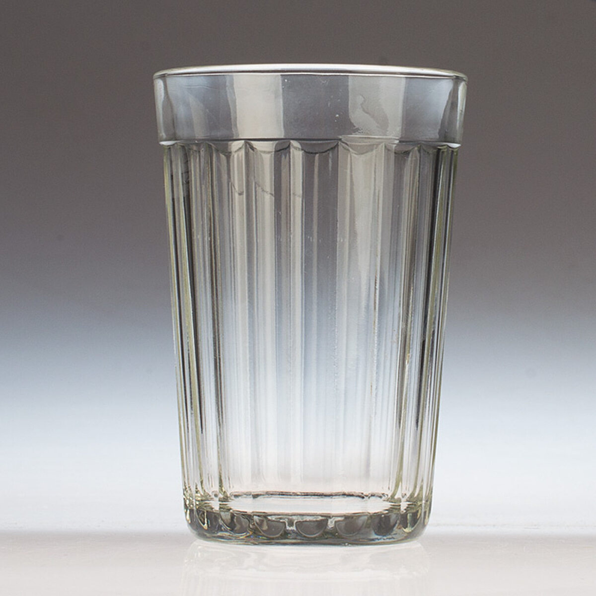 Гранёный стакан с Марусиным пояском.