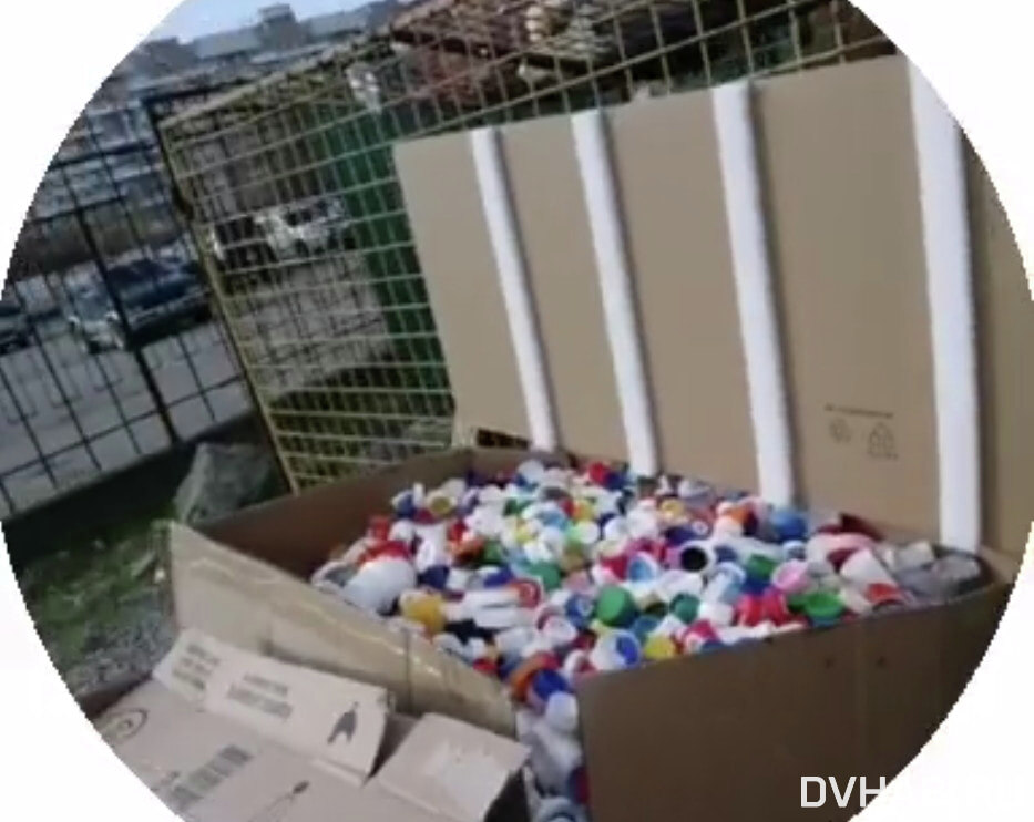    Отсортированные крышечки вынесли на помойку