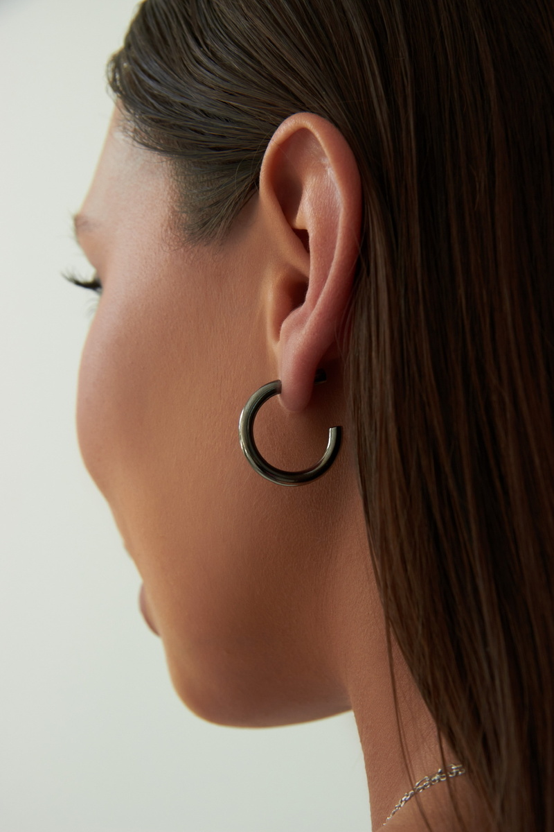Серебряная моносерьга-хупа "Match" black
